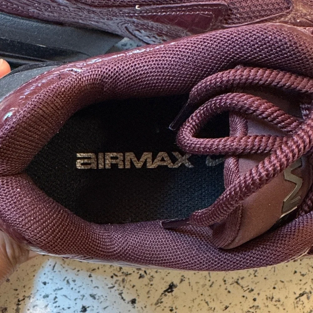 Nike Low-Top Maroon Athletic Sneakers